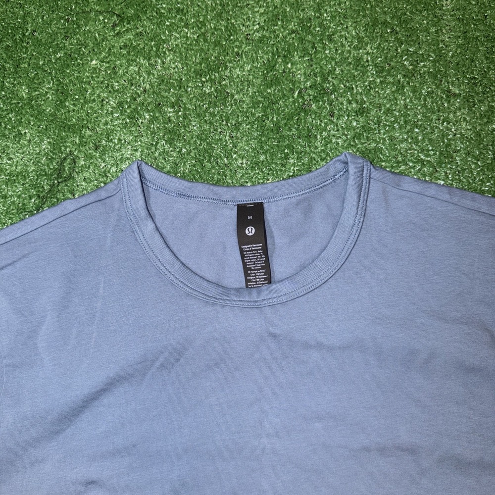 Lululemon Shirt Men's Med Blue Soft Jersey Tee Casual Gym Crewneck‎ Polyester - Picture 2 of 5